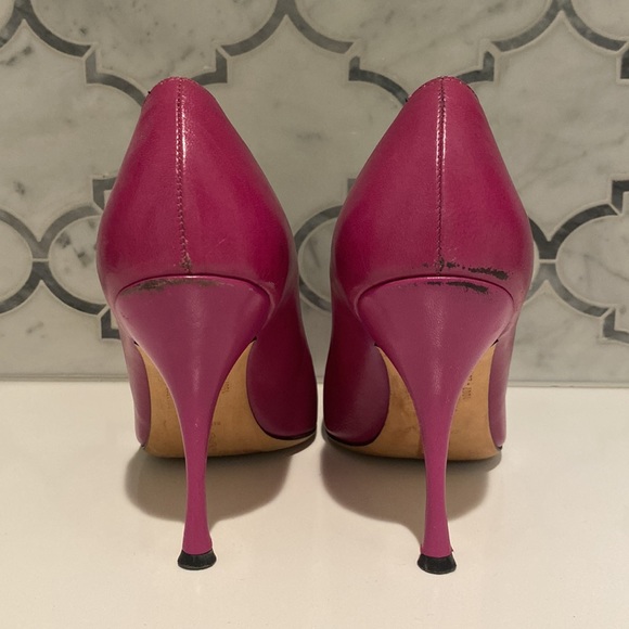 Fuchsia Manolo Blahnik Pumps - Picture 4 of 7